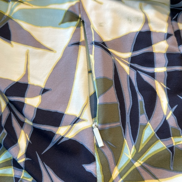 Hang Ten sun protection size L has 1 pocket - Picture 4 of 5